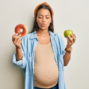 Suplementacja przed i w trakcie ciąży jako sposób na zmniejszenie ryzyka otyłości u dzieci